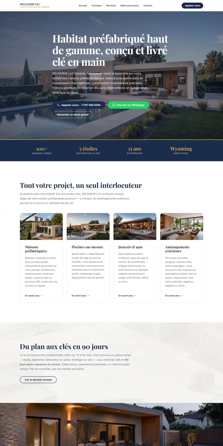 Site DELSASHE LLC affiché sur un écran d'ordinateur et un smartphone : page d'accueil, maisons préfabriquées